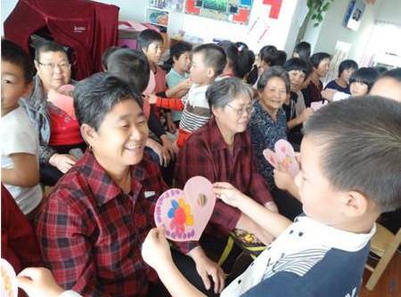 幼儿重阳节游戏,幼儿欢乐游戏时光(图1)