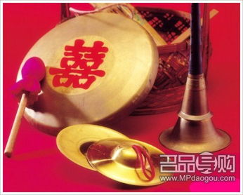 结婚酒桌上整人游戏,见证甜蜜爱情瞬间(图1)