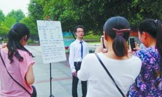 校园摆摊游戏,校园生活新体验(图1) 校园摆摊游戏,校园生活新体验(图1)