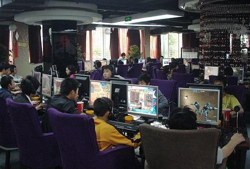 网吧电脑打游戏照片,感受竞技魅力(图2) 网吧电脑打游戏照片,感受竞技魅力(图2)