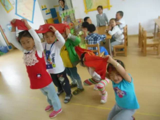 幼儿大班课堂互动游戏,智慧共融(图2) 幼儿大班课堂互动游戏,智慧共融(图2)